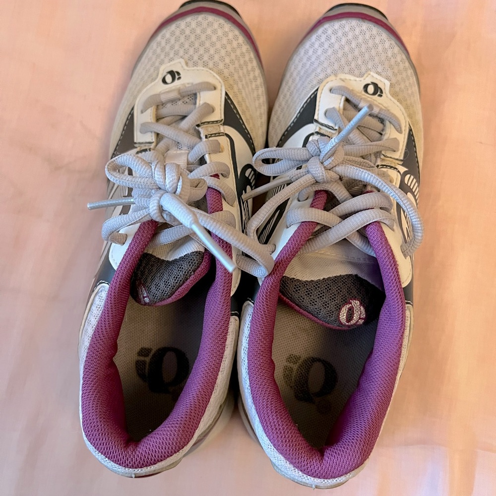 IQ Pearl iZumi Cycling Shoes Size 39 with SPD Cleats